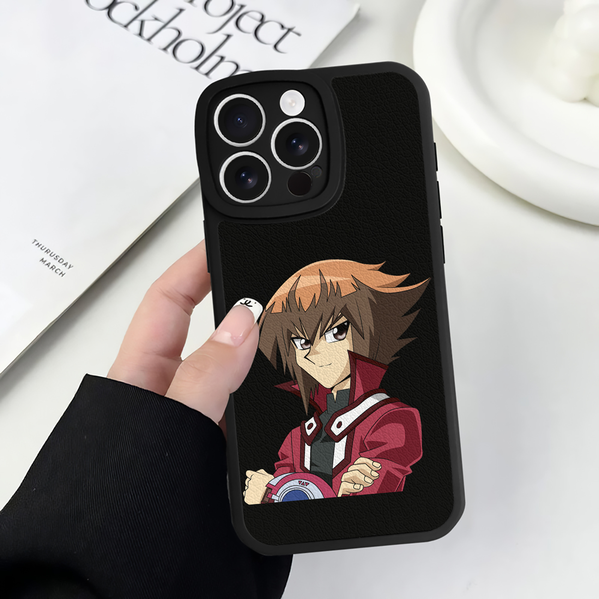 （画像用） 遊☆戯☆王 Yu-Gi-Oh! 【iPhone 16シリーズ対応】シリコンスマホケース（レザー調） 材質：シリコン